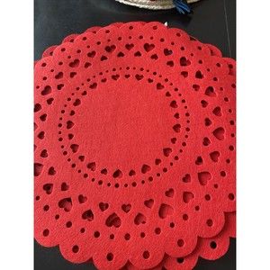 Cynthia Rowley Red 15” Cut Hearts Valentine Round Woven  Placemats  Set/4 New
